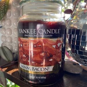 Yankee Candle MMM, Bacon! Scented Candle - Red